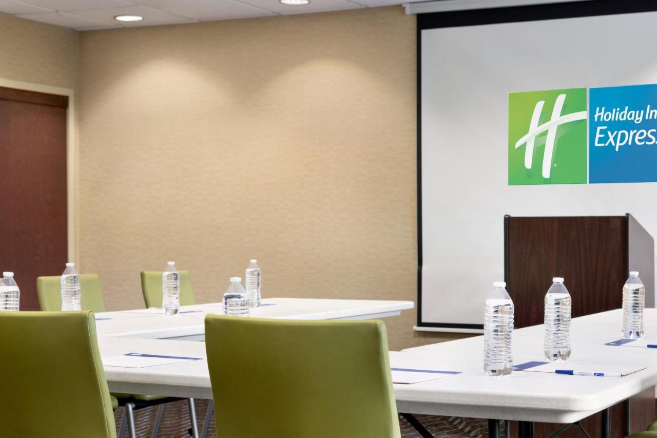 Holiday Inn Express Hotel & Suites Anniston/Oxford By Ihg Exterior photo