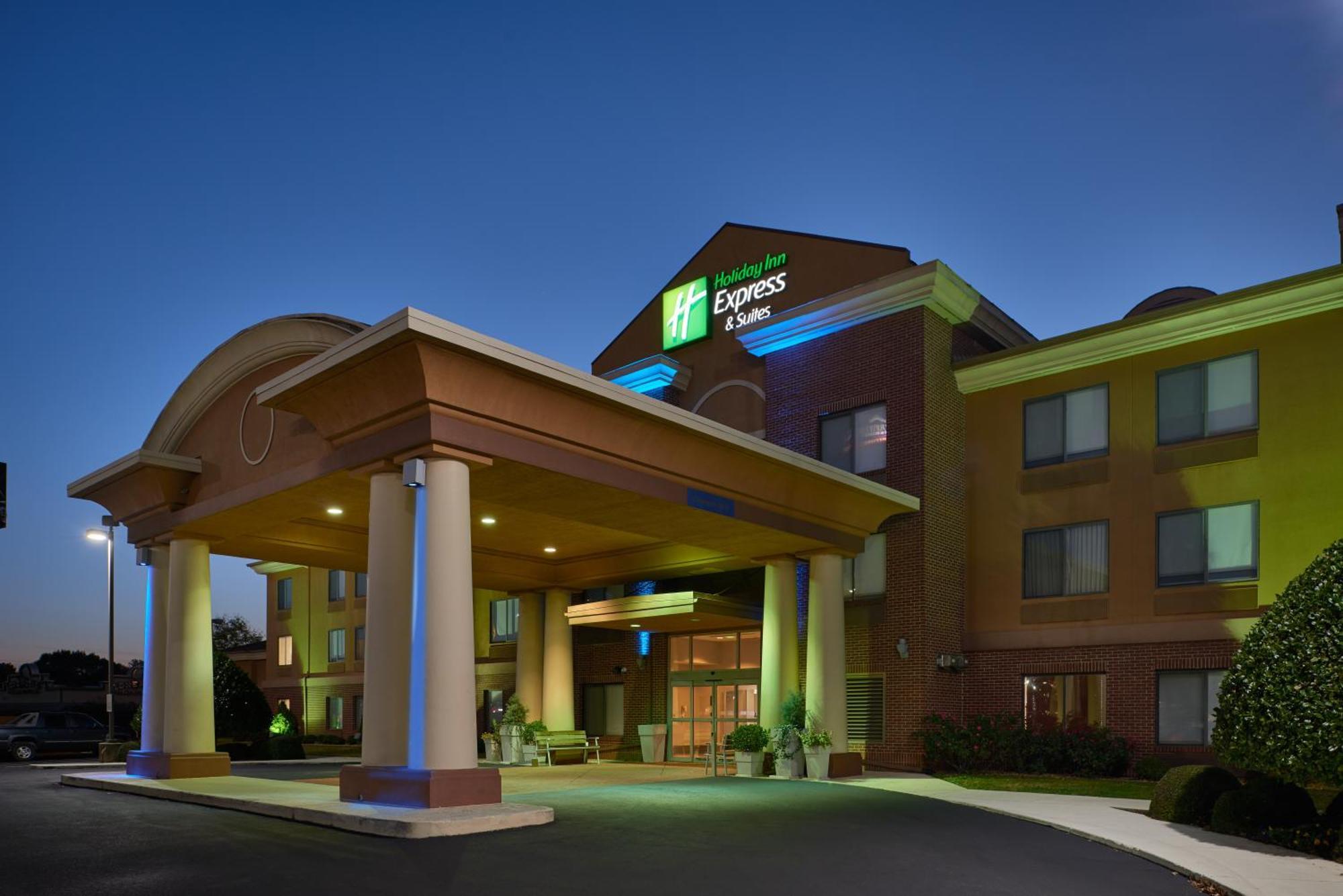 Holiday Inn Express Hotel & Suites Anniston/Oxford By Ihg Exterior photo