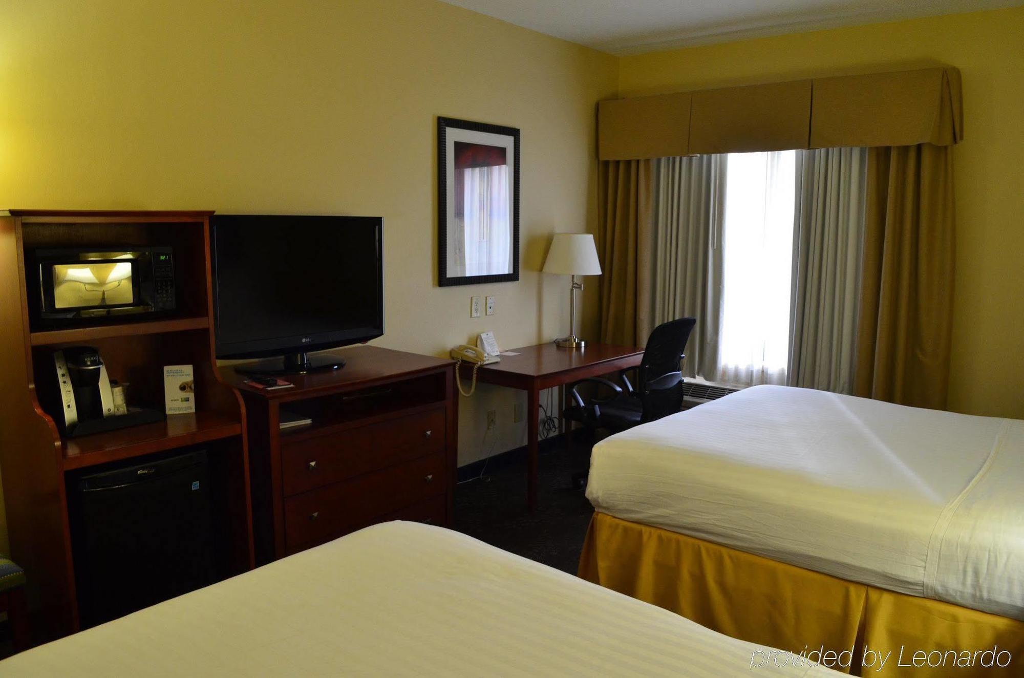 Holiday Inn Express Hotel & Suites Anniston/Oxford By Ihg Exterior photo